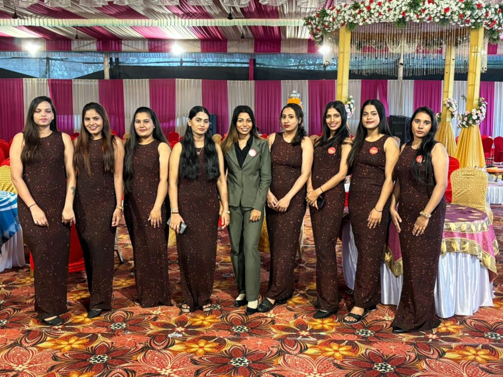 Green signal ladies staff